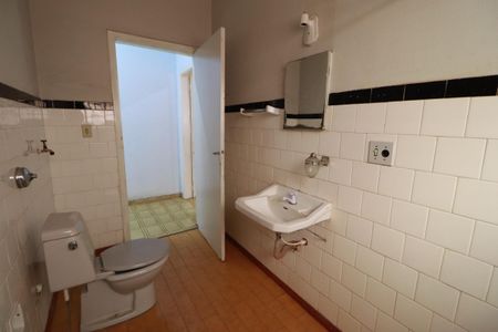 Casa para alugar com 136m², 3 quartos e sem vagaBanheiro social