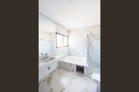 Apartamento à venda com 403m², 4 quartos e 6 vagasBanheiro da Suíte