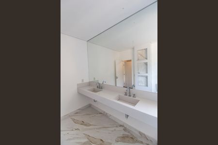 Apartamento à venda com 403m², 4 quartos e 6 vagasBanheiro da Suíte