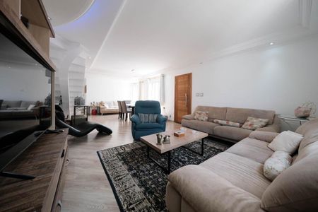 Casa à venda com 280m², 3 quartos e 3 vagasSala