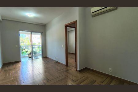 Sala de apartamento para alugar com 2 quartos, 70m² em Barra da Tijuca, Rio de Janeiro