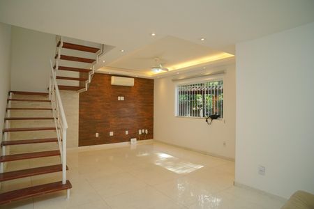 Sala de casa à venda com 3 quartos, 160m² em Serra Grande, Niterói