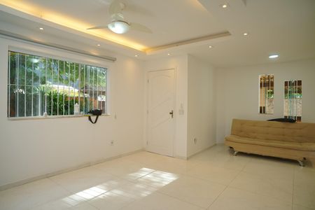 Sala de casa à venda com 3 quartos, 160m² em Serra Grande, Niterói