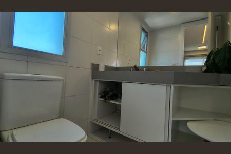Lavabo de apartamento para alugar com 2 quartos, 90m² em Barra da Tijuca, Rio de Janeiro