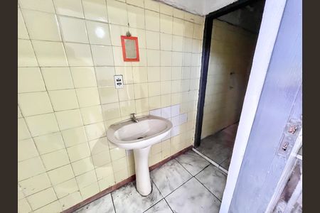 Banheiro da Garagem de casa à venda com 6 quartos, 234m² em Vila Romero, São Paulo
