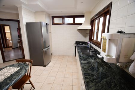 Casa de condomínio à venda com 381m², 4 quartos e 4 vagasCozinha