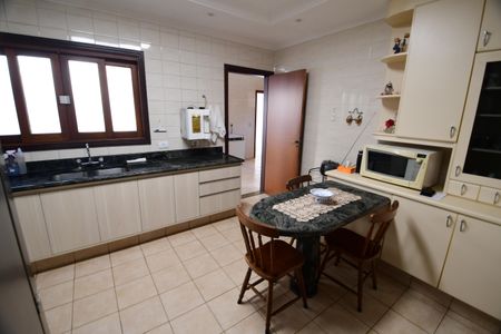 Casa de condomínio à venda com 381m², 4 quartos e 4 vagasCozinha