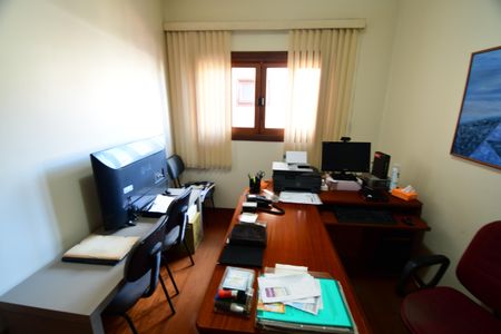 Casa de condomínio à venda com 381m², 4 quartos e 4 vagasEscritório