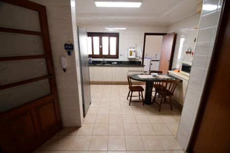 Casa de condomínio à venda com 381m², 4 quartos e 4 vagasCozinha