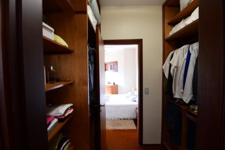 Casa de condomínio à venda com 381m², 4 quartos e 4 vagasQuarto 4 - Suíte Closet
