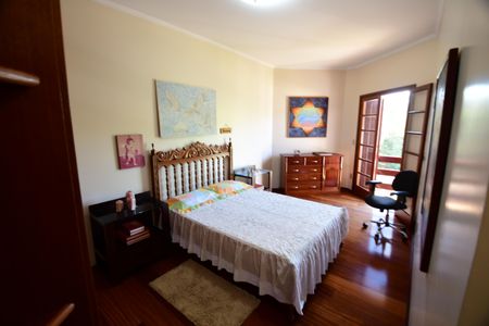 Casa de condomínio à venda com 381m², 4 quartos e 4 vagasQuarto 2