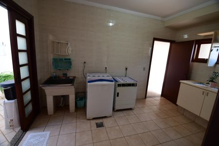 Casa de condomínio à venda com 381m², 4 quartos e 4 vagasÁrea de Serviço