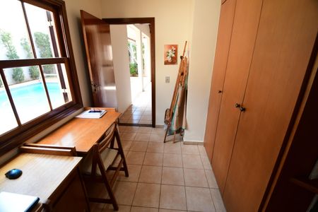 Casa de condomínio à venda com 381m², 4 quartos e 4 vagasQuarto de Serviço