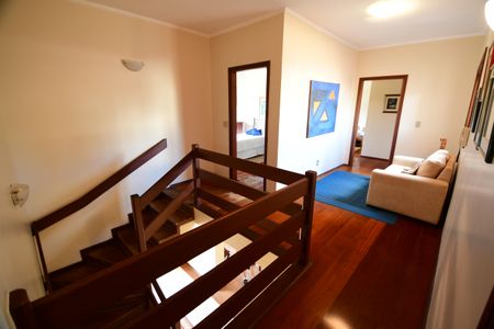 Casa de condomínio à venda com 381m², 4 quartos e 4 vagasSala Intima