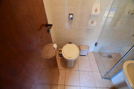 Casa de condomínio à venda com 381m², 4 quartos e 4 vagasBanheiro de serviço