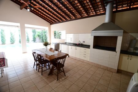 Casa de condomínio à venda com 381m², 4 quartos e 4 vagasVaranda gourmet