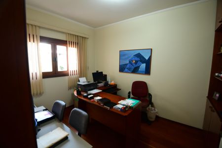 Casa de condomínio à venda com 381m², 4 quartos e 4 vagasEscritório