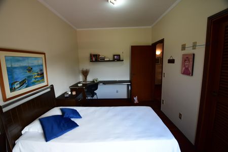 Casa de condomínio à venda com 381m², 4 quartos e 4 vagasQuarto 3