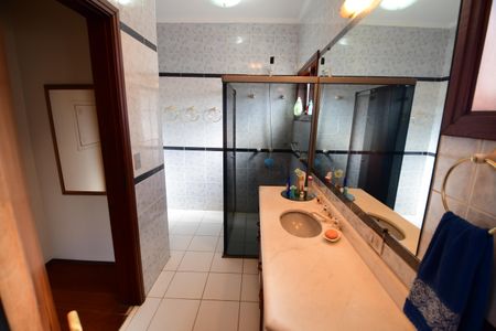 Casa de condomínio à venda com 381m², 4 quartos e 4 vagasBanheiro Social