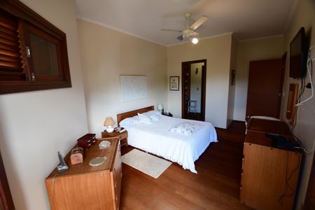 Casa de condomínio à venda com 381m², 4 quartos e 4 vagasQuarto 4 - Suíte