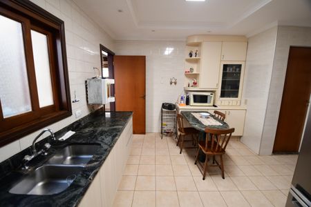 Casa de condomínio à venda com 381m², 4 quartos e 4 vagasCozinha