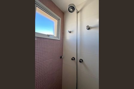 Apartamento à venda com 106m², 2 quartos e 2 vagasDetalhe do banheiro