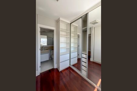 Apartamento à venda com 106m², 2 quartos e 2 vagasCloset