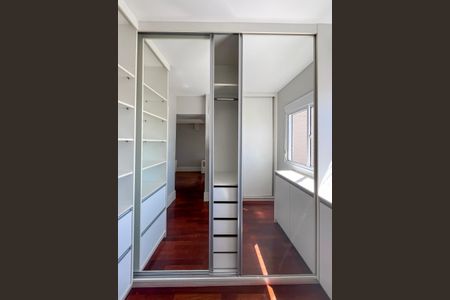 Apartamento à venda com 106m², 2 quartos e 2 vagasCloset