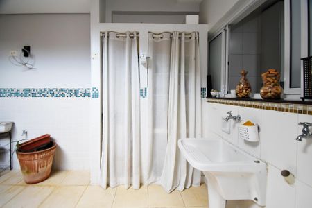 Casa para alugar com 150m², 3 quartos e 1 vagalavanderia e quintal