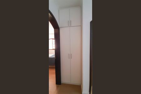 Casa à venda com 280m², 3 quartos e 2 vagasArmário do Corredor