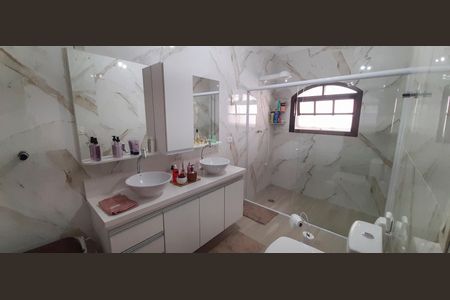 Casa à venda com 280m², 3 quartos e 2 vagasBanheiro da Suíte