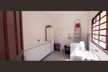 Casa à venda com 280m², 3 quartos e 2 vagasÁrea de Serviço
