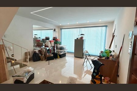 Casa à venda com 162m², 3 quartos e 2 vagasSala