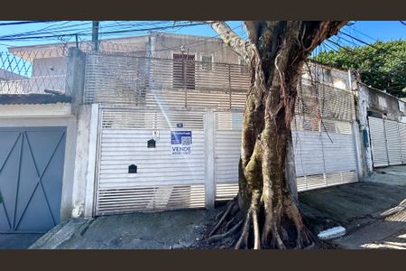 Casa à venda com 162m², 3 quartos e 2 vagasPlaca instalada na fachada do imóvel 
