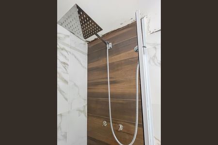 Apartamento à venda com 38m², 2 quartos e 1 vagaDetalhe do banheiro