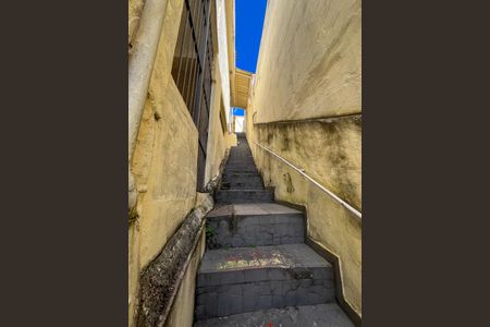 Casa de condomínio à venda com 350m², 5 quartos e 1 vagaEscada