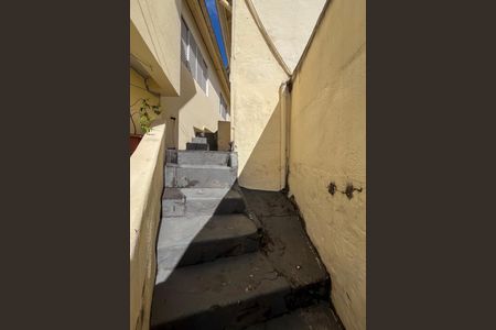 Casa de condomínio à venda com 350m², 5 quartos e 1 vagaEscada