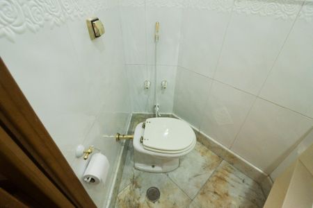 Apartamento à venda com 365m², 5 quartos e 4 vagasBanheiro da Suíte 3