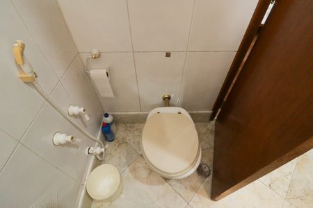 Apartamento à venda com 365m², 5 quartos e 4 vagasBanheiro da Suíte 2