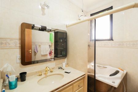 Apartamento à venda com 365m², 5 quartos e 4 vagasBanheiro da Suíte 1