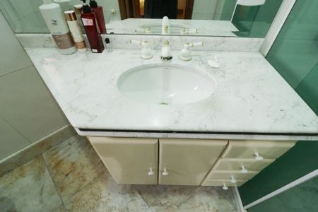 Apartamento à venda com 365m², 5 quartos e 4 vagasBanheiro da Suíte 3