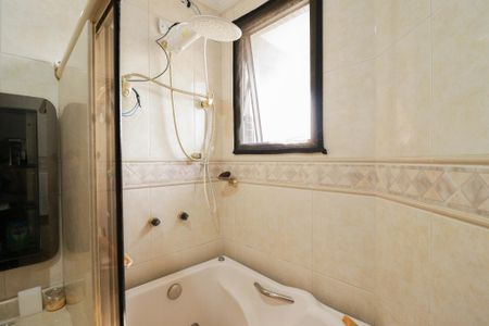 Apartamento à venda com 365m², 5 quartos e 4 vagasBanheiro da Suíte 1