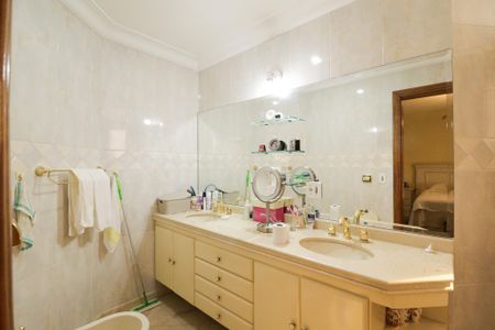 Apartamento à venda com 365m², 5 quartos e 4 vagasBanheiro da Suíte 4