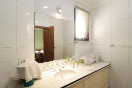 Apartamento à venda com 365m², 5 quartos e 4 vagasBanheiro da Suíte 2