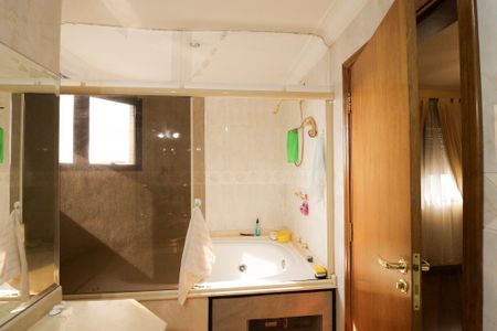 Apartamento à venda com 365m², 5 quartos e 4 vagasBanheiro da Suíte 4