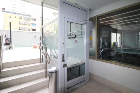 Apartamento à venda com 181m², 3 quartos e 3 vagasÁrea comum - Piscina