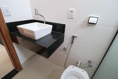 Casa para alugar com 145m², 3 quartos e 2 vagasBanheiro Social
