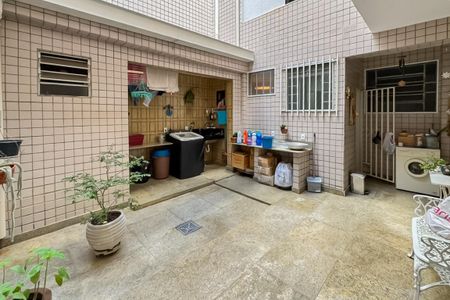 Apartamento para alugar com 160m², 3 quartos e 1 vaga