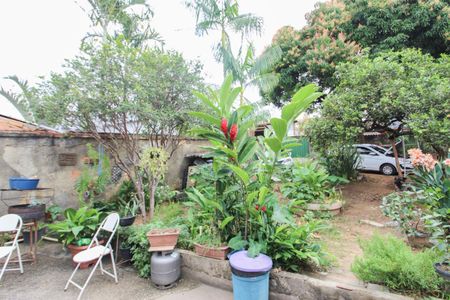 Casa à venda com 360m², 2 quartos e 4 vagasQuintal