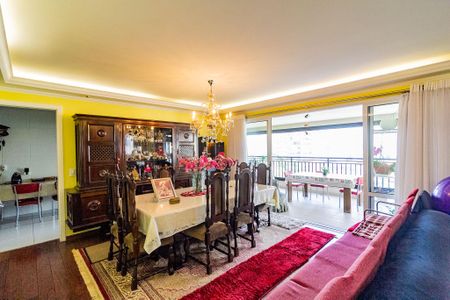 Apartamento à venda com 190m², 4 quartos e 3 vagas Apartamento à venda com 190m², 4 quartos e 3 vagasSala de Jantar